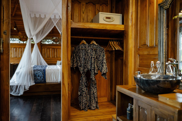 Bathroom 4, Airsania Ubud Antique Villas, Gianyar
