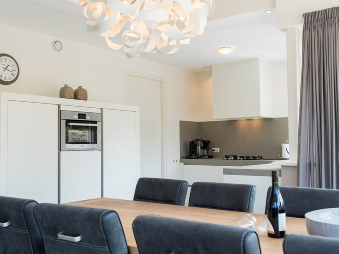 Others 4, Luxury Holiday Home on Ameland for 8, Ameland