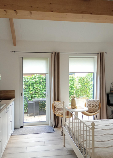 Bedroom, The Two Branches, Liesveld