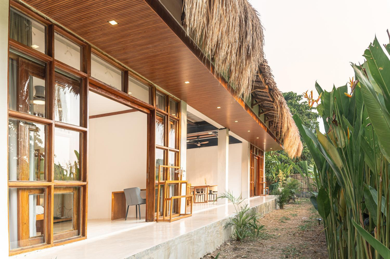 Exterior & Views
