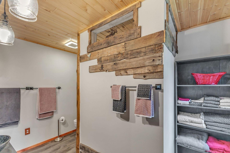 Bathroom 3, Cabin In The Woods 1 Bedroom Cabin, Matanuska-Susitna