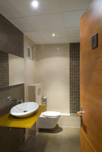 Bathroom 5, Hotel Avenida, Valencia