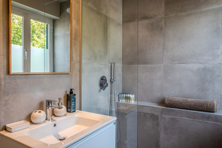 Others 5, Liiiving in Porto - Foz Garden House 3 bdr, Porto