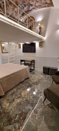 Others 5, Casa San Felice, Napoli