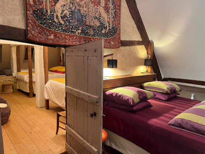 Bedroom, La maison sur les remparts, Orne