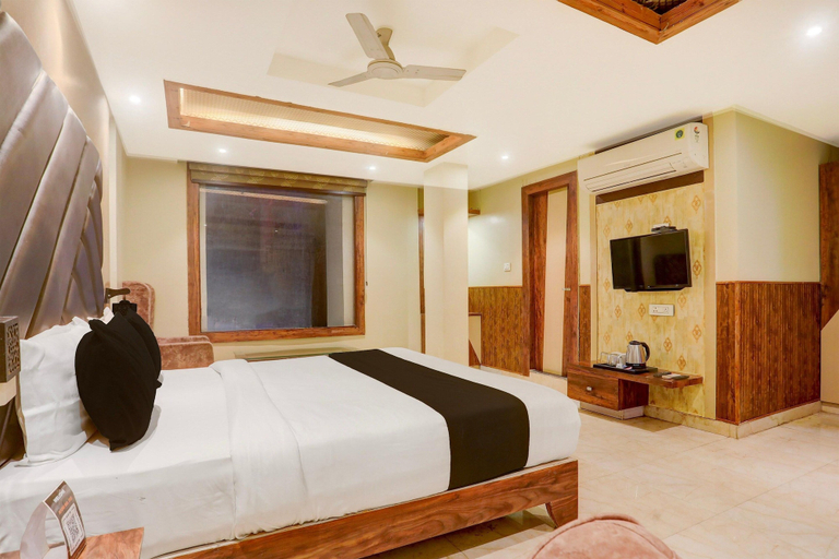 Others 3, Deluxe the Golden Crown Hotel, Patna