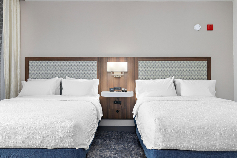 Bedroom 3, Hampton Inn Kansas City/Downtown Financial District, Kansas City