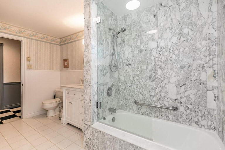 Bathroom, Mountain Ash Country Manor and Spa, Dufferin