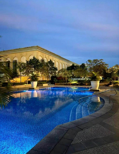 Exterior & Views, BGC, Luxe McKinley Condo at Venice Residences, Free Parking and WiFi, Taguig