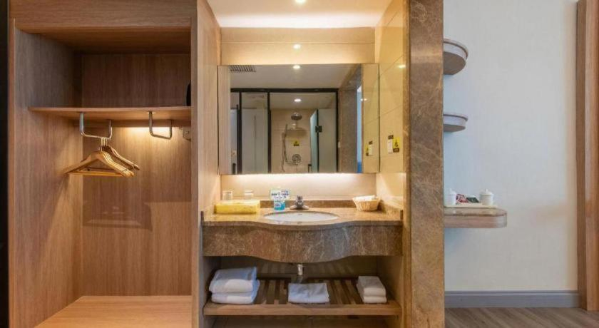 Bathroom 4, Chang An Hotel, Shenzhen