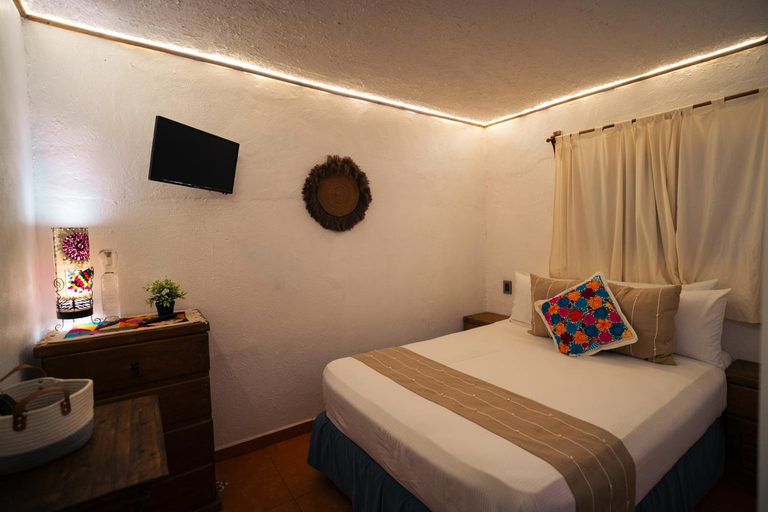Bedroom 5, Hostal Dona Emma, Honey