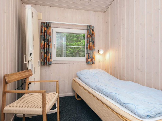 Bedroom 2, 5 Star Holiday Home in Henne, Varde
