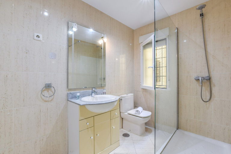 Others 5, Family Apartment, Heart of Madrid, Madrid