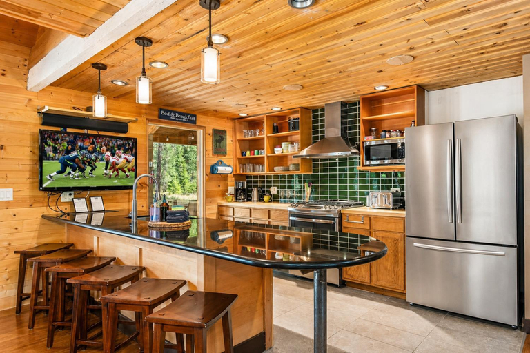 Food & Drinks 5, Pine Acres by NW Comfy Cabins, Chelan