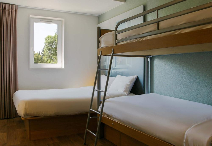 Bedroom 2, B&B HOTEL Frejus Roquebrune-sur-Argens, Var