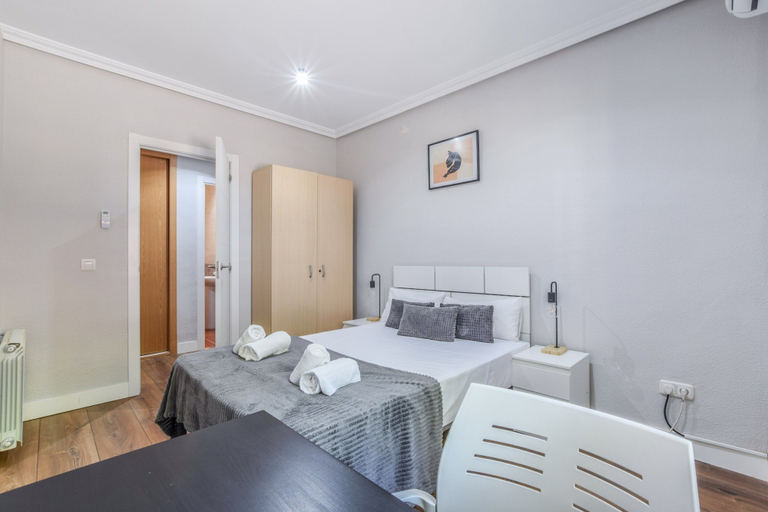 Others 3, Family Apartment, Heart of Madrid, Madrid