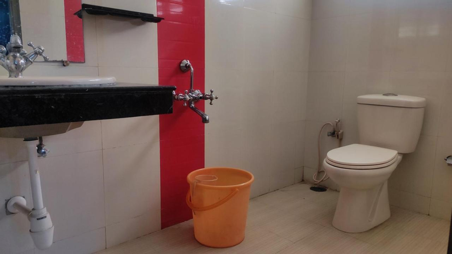 Bathroom 3, PEARS GARDEN HILL VIEW SUITE, Dindigul