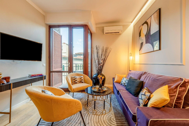 Others 4, Central 3BD Apartment near Teatro Verdi, Florence