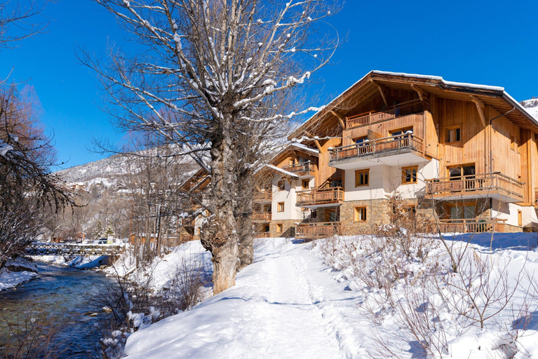 Others 4, Cozy Alpine Sanctuary for Four, Hautes-Alpes