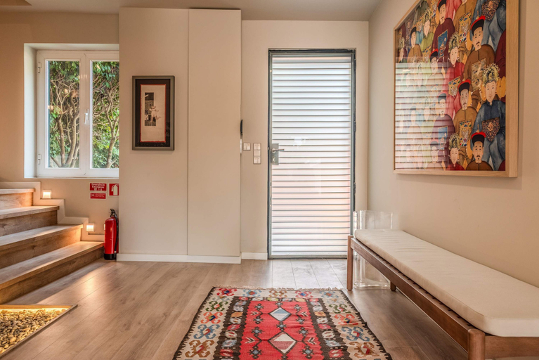 Others 2, Liiiving in Porto - Foz Garden House 3 bdr, Porto