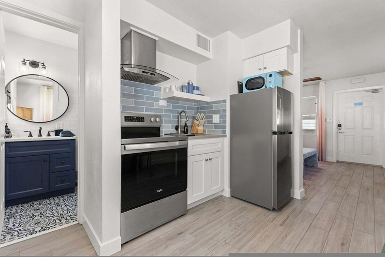 Others 3, Studio w/ King Bed Heated Pool, Steps to Beach!, Pinellas