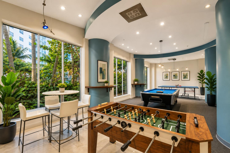 Food & Drinks 5, Oceanfront Condo - Ocean Views, Pool, Gym Hollywood Beach, Broward