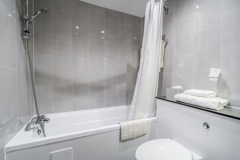 Bathroom 5, Grand Hotel Gosforth Park, Newcastle upon Tyne