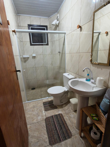 Bathroom, Suite Nosso Mar Doce Lar em Conceicao de Jacarei, Mangaratiba