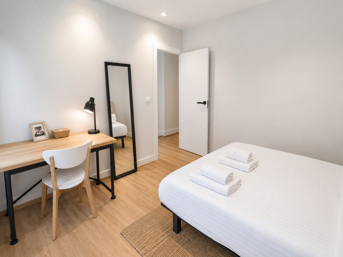 Bedroom 4, Bright Room in Apartment, Chamartin, Madrid