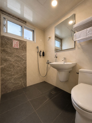 Bathroom 4, Lai Yue Hotel (Ai-Lai Fashion Hotel), Taichung