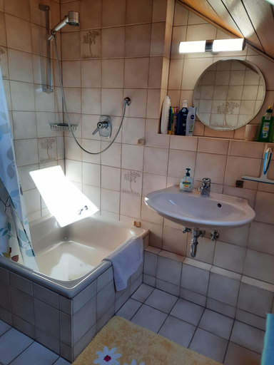 Bathroom 3, Privatzimmer in Augsburg-Haunstetten, Augsburg
