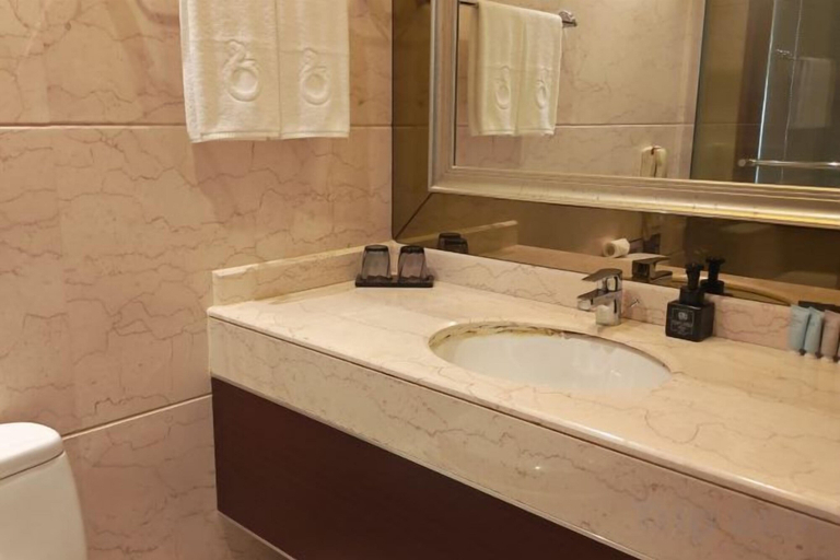 Bathroom, Yangfeng Yiju Hotel, Beijing