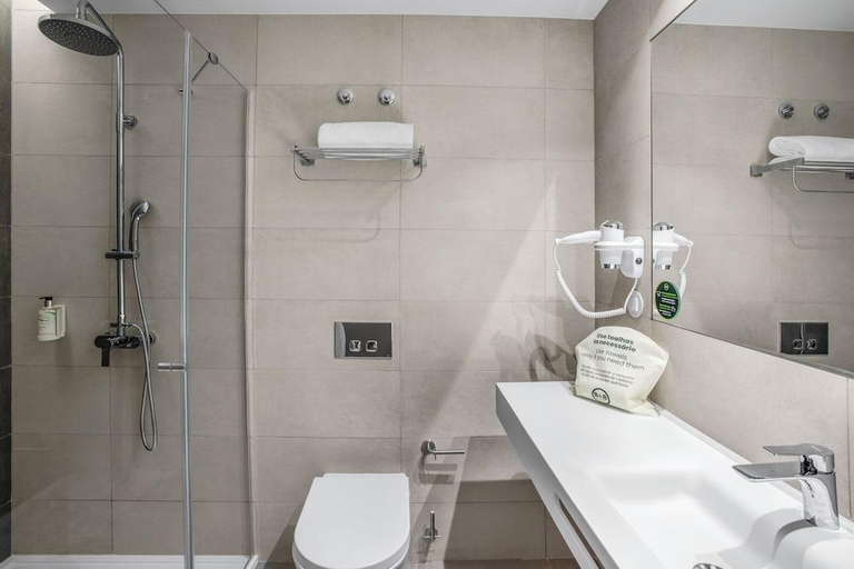 Bathroom 4, B&B Hotel Porto Gaia, Vila Nova de Gaia