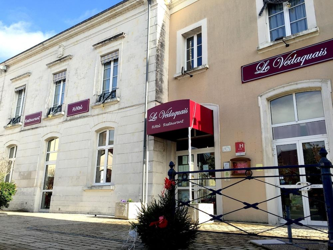 Exterior & Views 1, Logis Hotel Restaurant Le Vedaquais, Sarthe