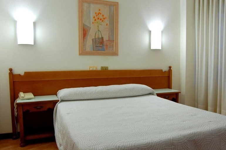 Bedroom 2, Hotel Paris, Pontevedra