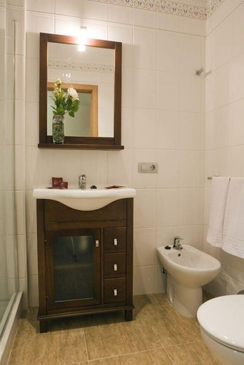 Bathroom 3, Hotel y Apartamentos Conilsol, Cádiz