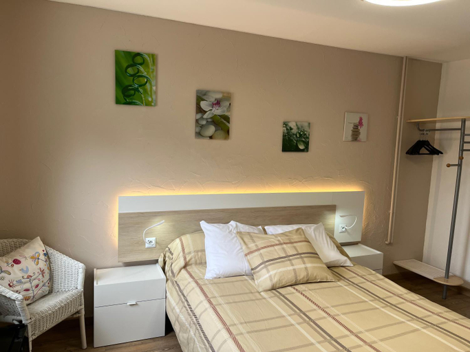 Bedroom 4, L'auberge fleurie, Somme