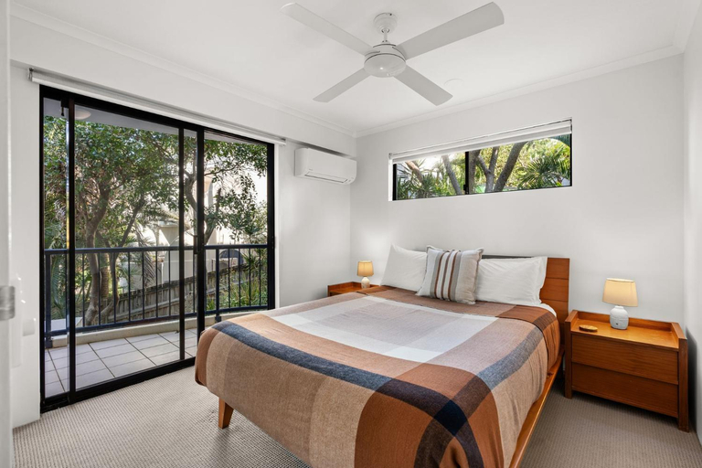 Bedroom 2, 4 Domani Large Townhouse with Ocean Views, Noosa - Sunshine-Peregian