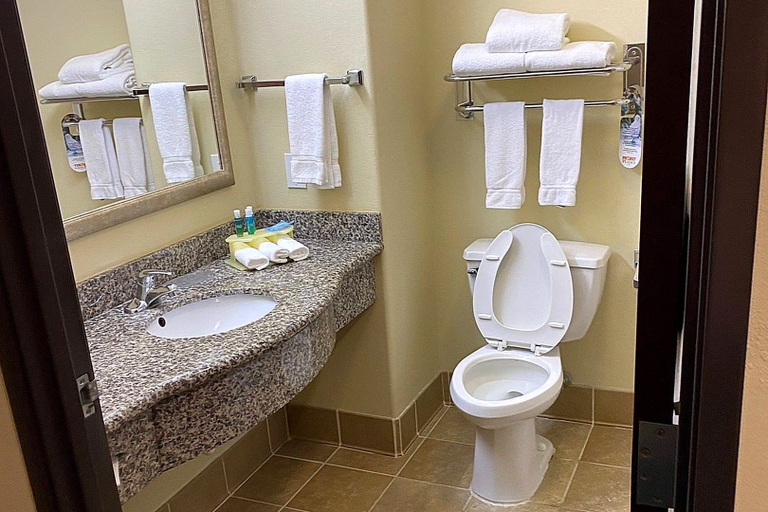 Bathroom 4, Express Inn Leesville Fort Polk, Vernon