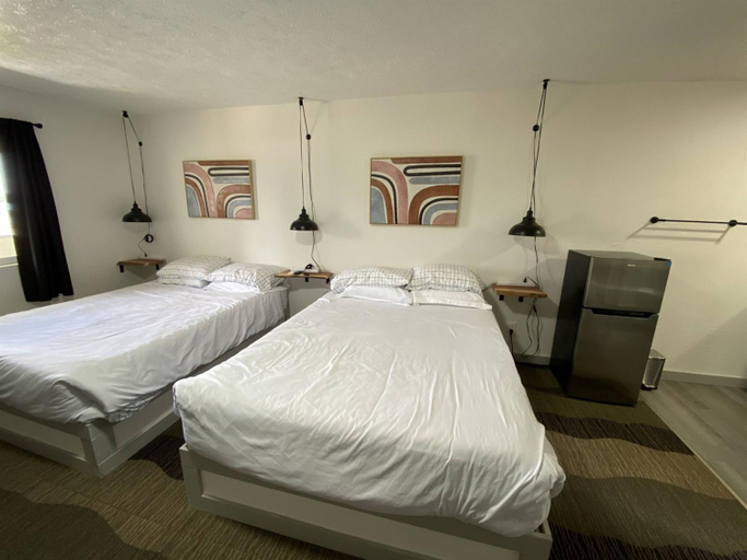 Bedroom 2, The Silverwood Lodge, Kootenai