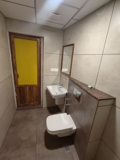 Bathroom, Green Court Cottages, Theni