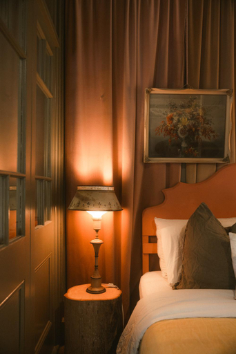 Bedroom, The Quarters, West Coast