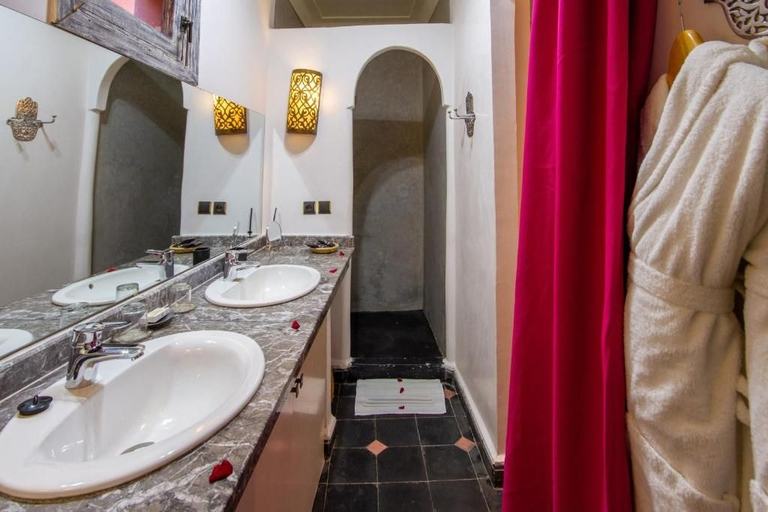Bathroom, Riad Dar Augusta, Marrakech