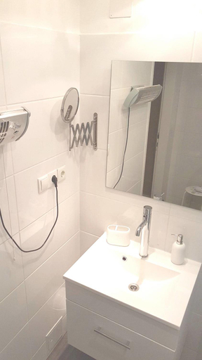 Bathroom 4, Sobieski Maisonette Apartments, Wien