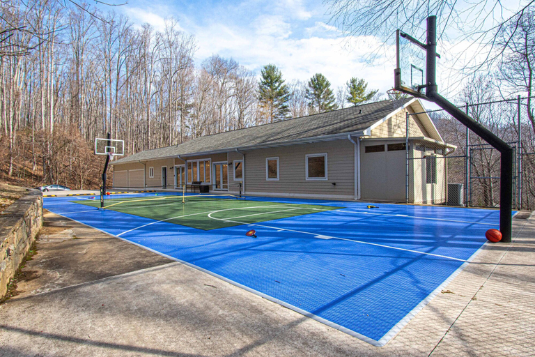 Others 2, 7k Sqft Estate - Epic Amenities Fun - Sleeps 20, Buncombe