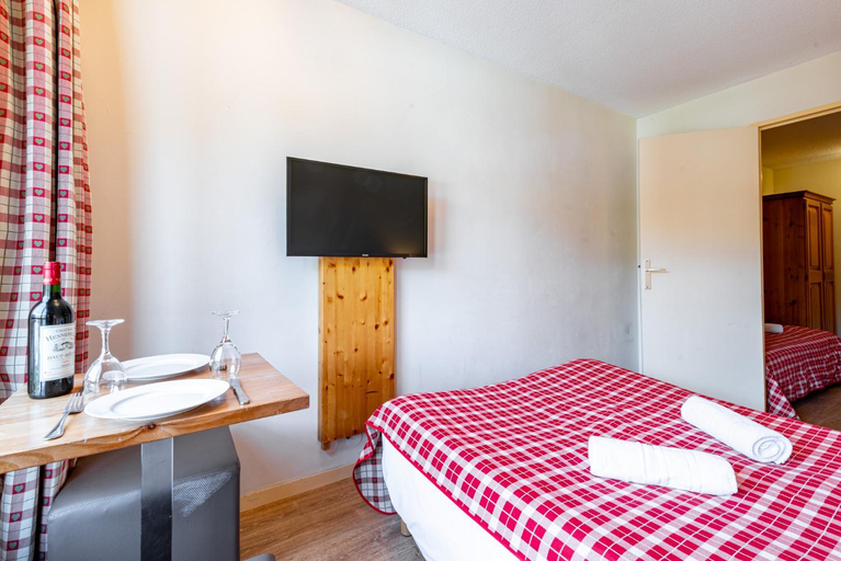 Bedroom 2, Chalet Alpina residence Val Claret, Savoie