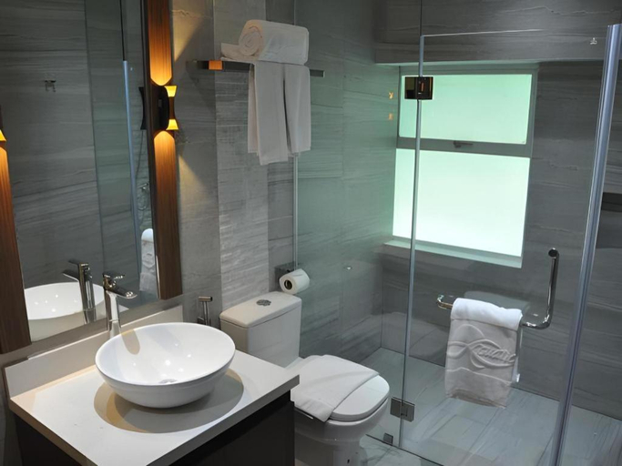 Bathroom 4, Acuatico Beach Resort, San Juan