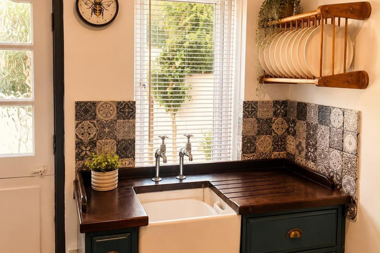 Others 5, Three-bedroom House in Exmouth, Sleeps 6, Devon