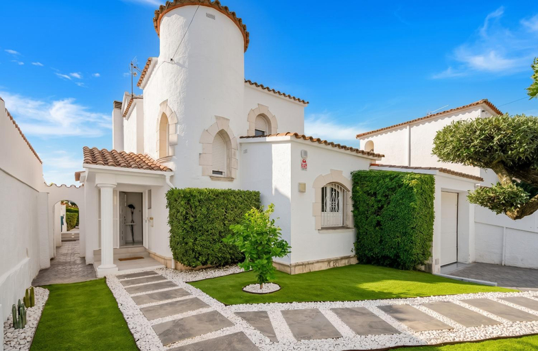 Others 5, Villa in Empuriabrava With Private Pool, Girona