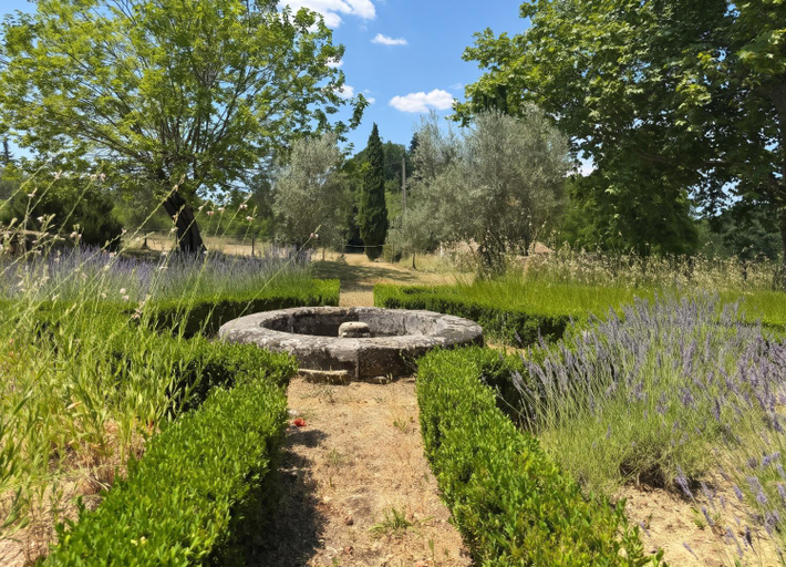 Others, Villa spacieuse avec jardin a Saignon, Vaucluse